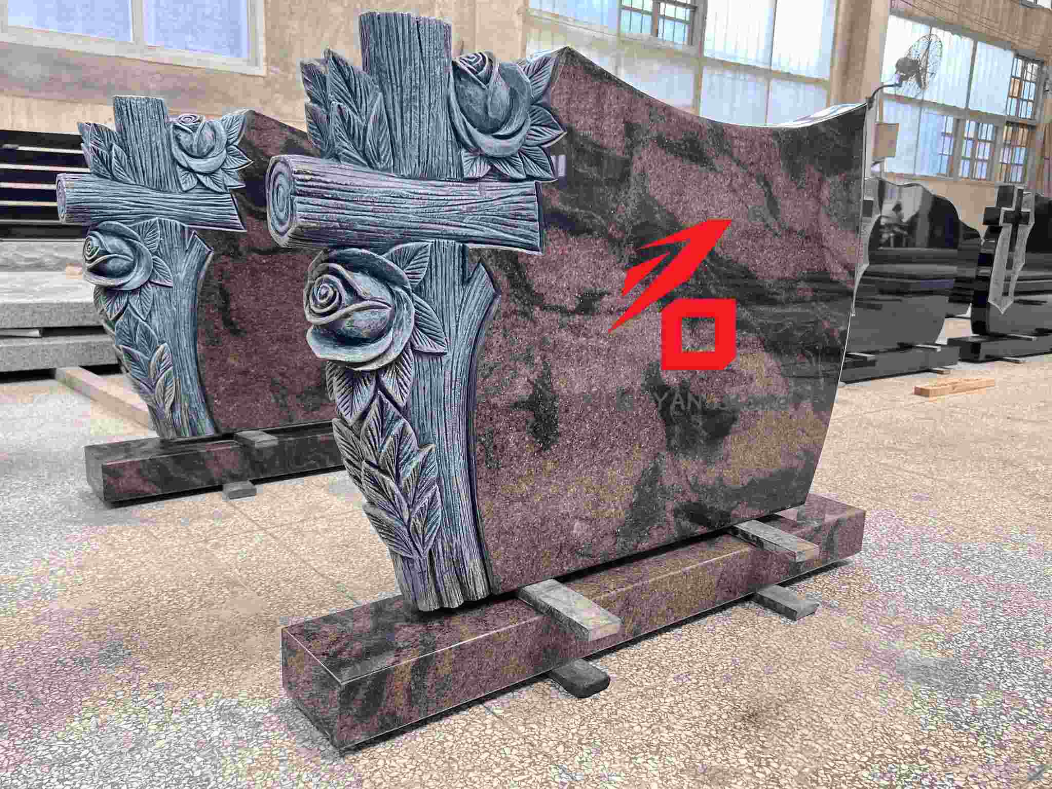 Gül və Xaç Naxış Memorial Tomb daşı