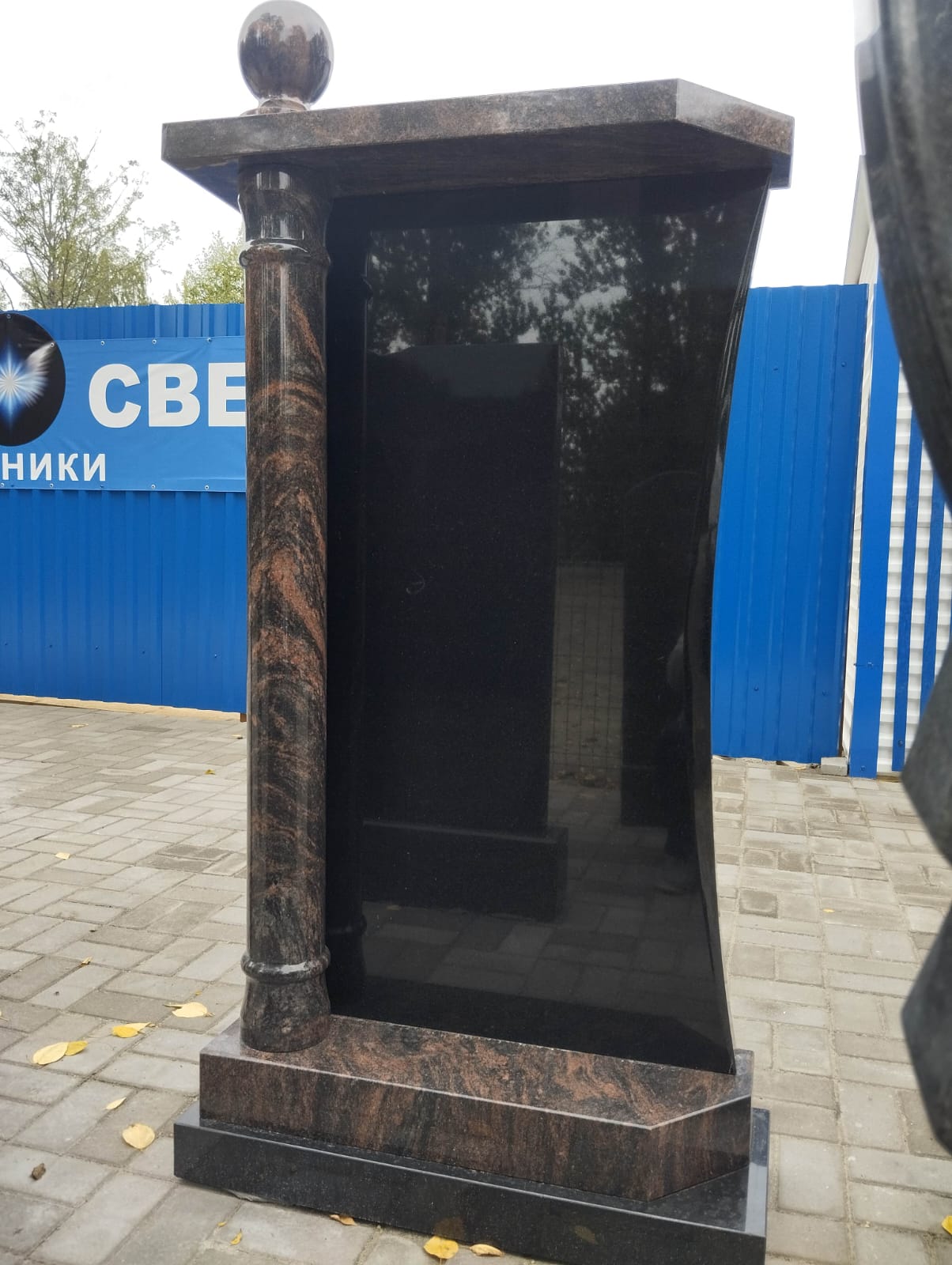 Xingyan rusiyalı sütun tərzi qranit türbəsi